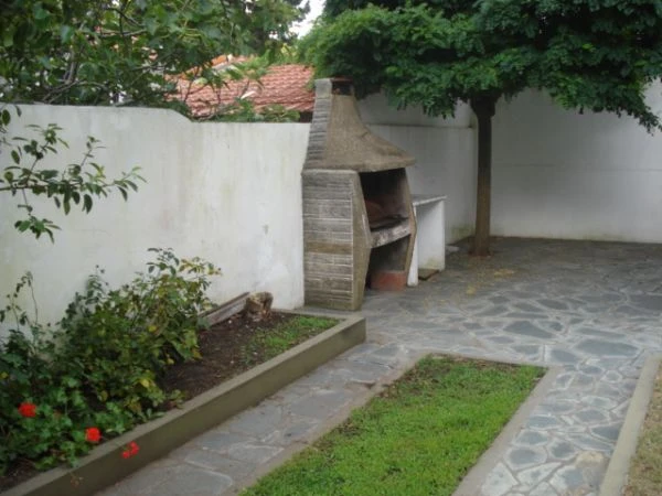 2 Ambientes con Garage - Excelente Ubicacion - A 6 cuadras de la playa - a 2 cuadras de Av. Libertador - Casa/Chalet en Mar de Ajó