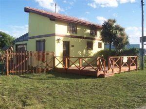 3 Ambientes con Entrada de Auto - Amplio Parque - A 30 minutos de Mar del Plata - a 2½ cuadras del mar - a ½  de la Plaza de Mirta Legrand - Casa/Chalet en Mar de Cobo