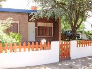 3 Ambientes con Entrada de Auto - Comoda y Luminosa - A 6 cuadras de la playa - a 7 cuadras de el muelle - Casa/Chalet en Mar de Ajó