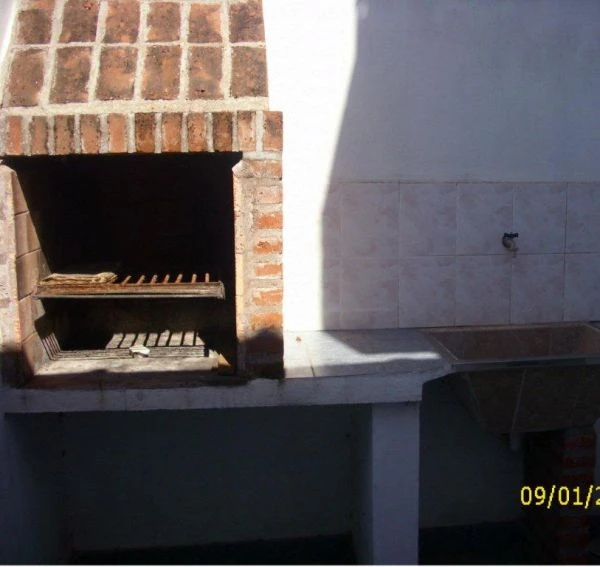 3 Ambientes Amplios - Estacionamiento con Media Sobra - A 2 cuadras del mar -  a 16 cuadras del supermercado Coto - Casa/Chalet en Mar de Ajó