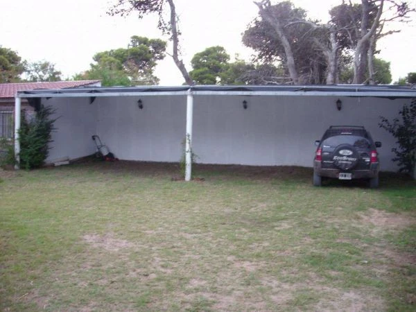 3 Ambientes Amplios - Estacionamiento con Media Sobra - A 2 cuadras del mar -  a 16 cuadras del supermercado Coto - Casa/Chalet en Mar de Ajó