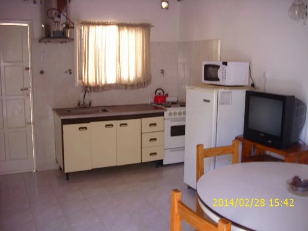 3 Ambientes Amplios - Estacionamiento con Media Sobra - A 2 cuadras del mar -  a 16 cuadras del supermercado Coto - Casa/Chalet en Mar de Ajó
