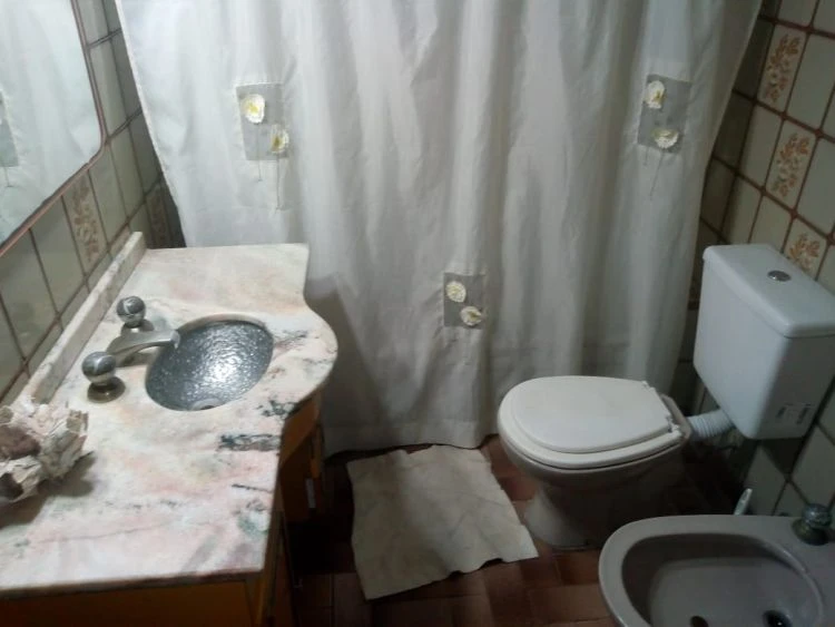 4 Ambientes - Muy Amplia - Venga a Disfrutar sus Vacaciones con Nosotros !!! - Pleno centro - a 2 cuadras de la playa - Casa/Chalet en Mar de Ajó