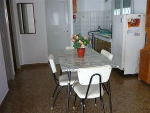 3 Ambientes en Muy Buena Ubicacion - Garage Cubierto - Zona Tranquila - A 2 cuadras del mar - a 1 cuadra del centro - Casa/Chalet en Santa Teresita