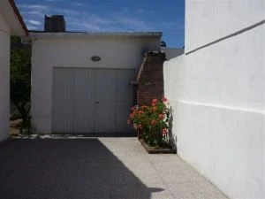 3 Ambientes en Muy Buena Ubicacion - Garage Cubierto - Zona Tranquila - A 2 cuadras del mar - a 1 cuadra del centro - Casa/Chalet en Santa Teresita