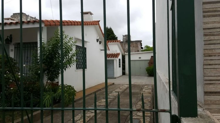 3 Ambientes en Muy Buena Ubicacion - Garage Cubierto - Zona Tranquila - A 2 cuadras del mar - a 1 cuadra del centro - Casa/Chalet en Santa Teresita