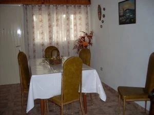 3 Ambientes - Entrada de Auto - Excelente Lugar para Descansar - A 6 cuadras de la playa - pleno centro - Casa/Chalet en Aguas Verdes