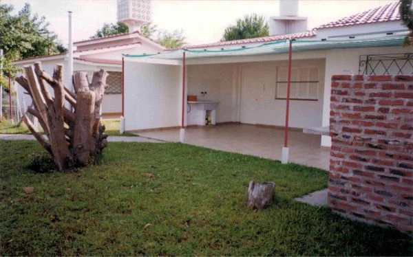 3 Ambientes - Entrada de Auto - Excelente Lugar para Descansar - A 6 cuadras de la playa - pleno centro - Casa/Chalet en Aguas Verdes
