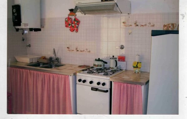 3 Ambientes - Entrada de Auto - Excelente Lugar para Descansar - A 6 cuadras de la playa - pleno centro - Casa/Chalet en Aguas Verdes