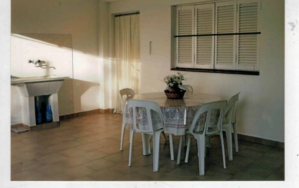 3 Ambientes - Entrada de Auto - Excelente Lugar para Descansar - A 6 cuadras de la playa - pleno centro - Casa/Chalet en Aguas Verdes