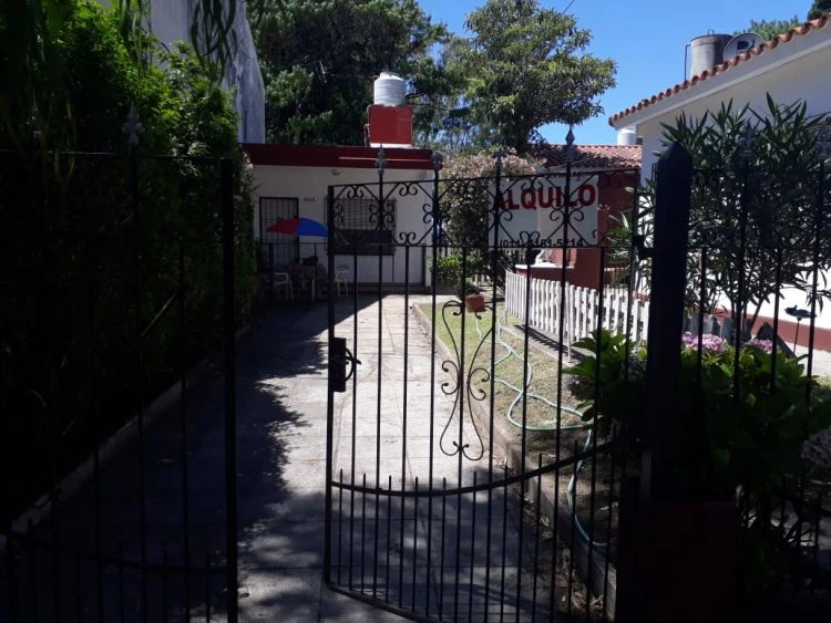 2 Ambientes con Entrada para Auto - A 6 cuadras del mar - A 4 cuadras de Av. San Bernardo - Casa/Chalet en San Bernardo