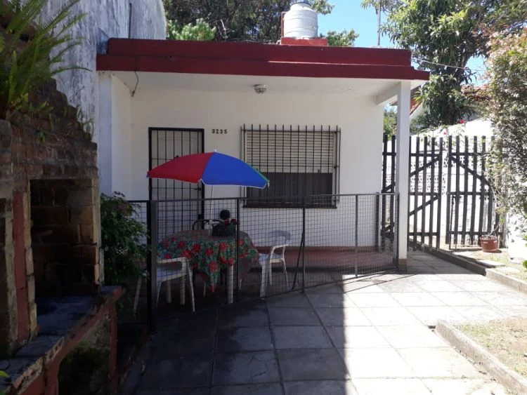 2 Ambientes con Entrada para Auto - A 6 cuadras del mar - A 4 cuadras de Av. San Bernardo - Casa/Chalet en San Bernardo