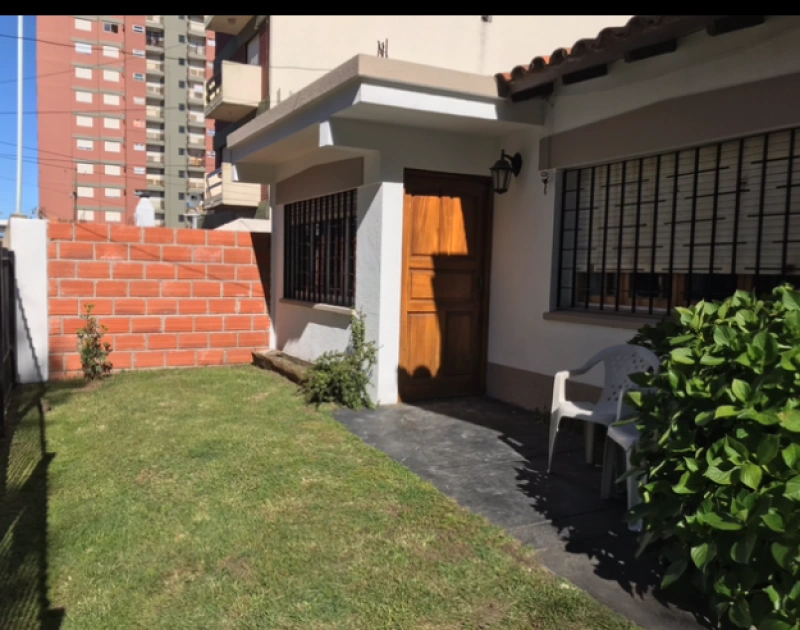 3 Ambientes en Pleno Centro - Cochera Descubierta - A 1 cuadra de la peatonal - a 2 cuadras de la playa - Casa/Chalet en San Bernardo