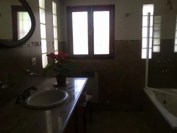 3 Ambientes - Muy Luminoso y Seguro - Todos los Servicios - Garage - A 8 cuadras del mar - Casa/Chalet en San Bernardo