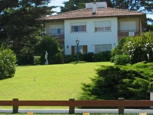 Complejo: YAI - Equipamiento y Confort - A 50 metros del mar - a 100 metros de la Avenida 3 - a 3 cuadras de la peatonal - Departamento en Villa Gesell