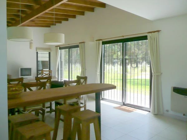 5 Amplios y Luminosos Ambientes en Plata Baja - Entrada de Autos Techada - El Pinar -  - Casa/Chalet en La Lucila del Mar