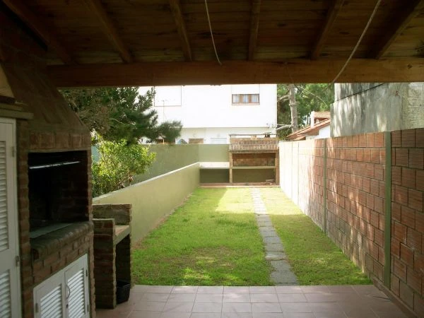 4 Ambientes - Entrada para Auto - A 3 cuadras del mar - a 2 cuadras del centro - Dúplex/Tríplex en La Lucila del Mar