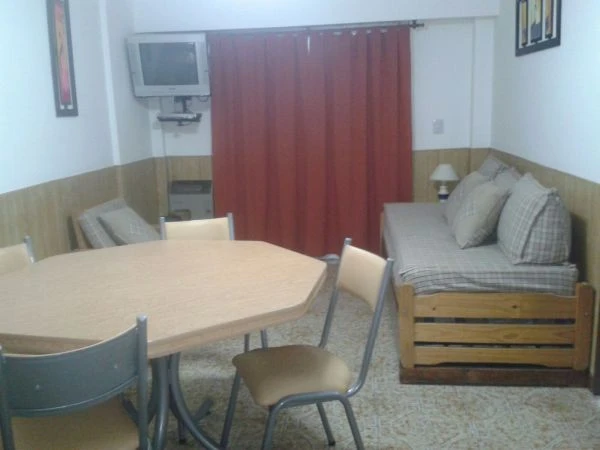 2 Ambientes en 1er Piso - Con cochera Individual Techada - Zona Residencial - A 4 cuadras del mar - 3 cuadras de Chiozza - a 5 cuadras de Av. San Bernardo - Departamento en San Bernardo