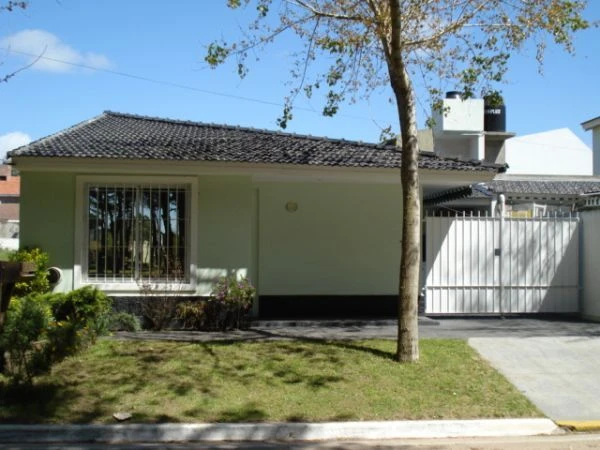 4 Ambientes Frente a la Plaza - A 4 cuadras del mar - a 4 cuadras del centro - Casa/Chalet en La Lucila del Mar