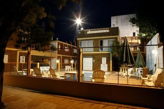 Complejo Puerta de Hierro - Totalmente Equipado - Estacionamiento Techado - A 150 metros del mar - a 7 cuadras del centro - Vigilancia privada - Departamento en Mar de Ajó