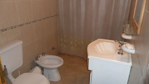 5 Ambientes Muy Espaciosos - Excelente Ubicación - A 2 cuadras del centro - a 1 cuadra de la terminal de omnibus - a 3 cuadras del mar - Dúplex/Tríplex en La Lucila del Mar