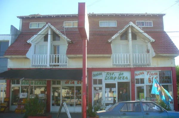 4 Ambientes en Planta Alta - Excelente Ubicacion - Espacio para Auto - A 2 cuadras del mar - Departamento en Las Toninas