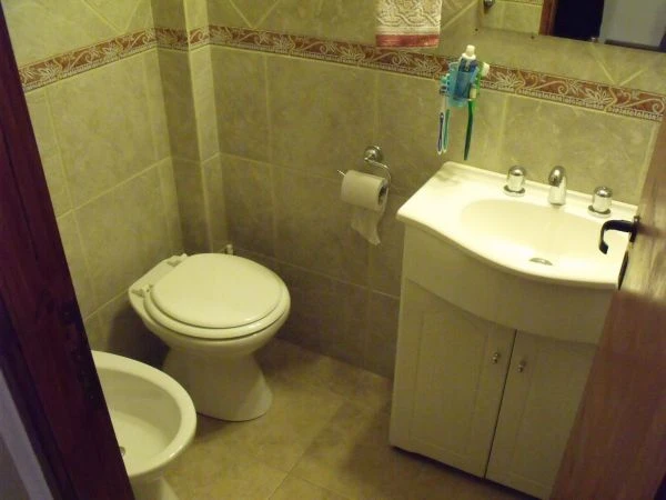 4 Ambientes - Amoblado Estilo Country - Estacionamiento Propio al Frente - A 3 cuadras del mar - a 5 cuadras del centro comercial - Dúplex/Tríplex en Costa Azul