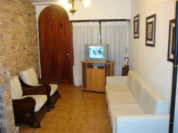 5 Ambientes  con Garage Cubierto - Muy Amplia - A 3 cuadras del mar - a 1½ de Av. San Bernardo - Casa/Chalet en San Bernardo