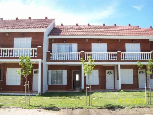 3 Ambientes con Balcon al Frente - Cochera Descubierta al Frente - A 1 cuadra del mar - a 1 cuadra del centro - Dúplex/Tríplex en Aguas Verdes