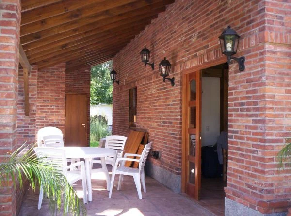 Excelente Chalet de Categoría - Totalmente Equipado - Zona de bosque - a 3 cuadras de la avenida principal - Casa/Chalet en Valeria del Mar