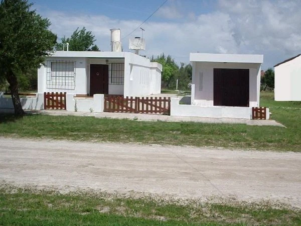 Complejo: 3 Ambientes - Entrada de Auto - Amplio Parque con Detalles de Flores - A 5 cuadras del mar - a 8 de la galeria comercial - Departamento en Las Toninas