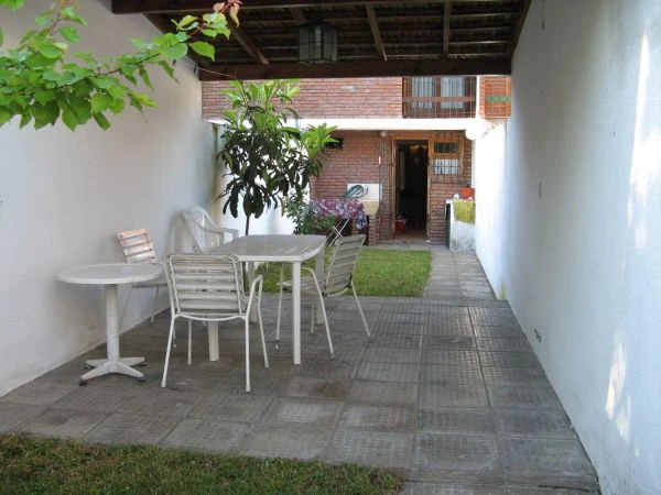 3 Ambientes con entrada de Auto - Zona Residencial Muy Tranquila - A 4 cuadras del mar - Dúplex/Tríplex en San Bernardo