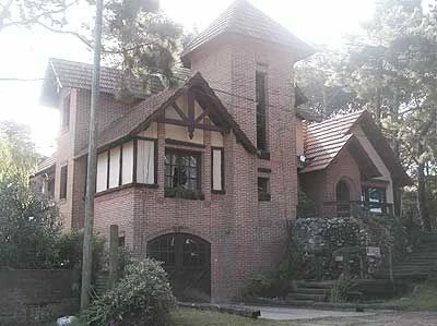 Excelente Casa de Categoría - Ubicada en el centro de Valeria y a 3 cuadras del mar - Casa/Chalet en Valeria del Mar