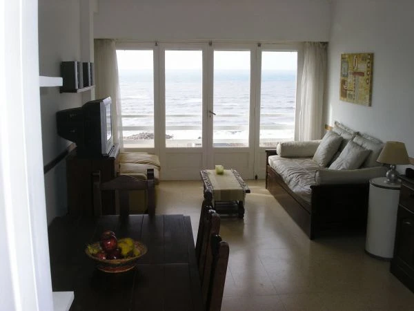 Disponibilidad Para 6 Personas - Inmejorable ubicación frente al Mar - Edifico Costamar, con vista al mar  y a una cuadra y media de la peatonal - Departamento en Miramar