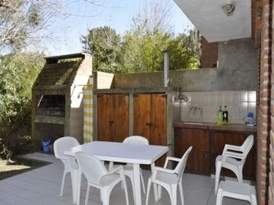 Amplio Chalet Para 6 Personas - Ubicado en pleno centro y a 3 cuadras del mar - Casa/Chalet en Ostende