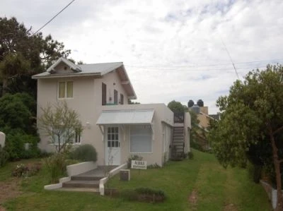 Espacioso Chalet, Capacitado para 5 Personas - Totalmente amueblado y ubicado a una cuadra del mar - Casa/Chalet en Ostende