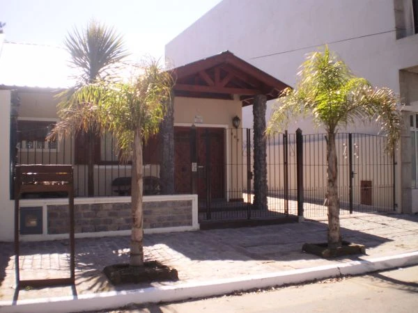 4 Ambientes - Equipamiento de Categoria - Atendido por sus Dueños - A 2 cuadras del mar - a 8 cuadras del centro comercial - Casa/Chalet en Mar de Ajó
