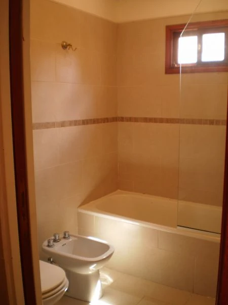 4 Ambientes - Equipamiento de Categoria - Atendido por sus Dueños - A 2 cuadras del mar - a 8 cuadras del centro comercial - Casa/Chalet en Mar de Ajó