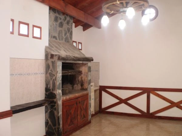 4 Ambientes - Equipamiento de Categoria - Atendido por sus Dueños - A 2 cuadras del mar - a 8 cuadras del centro comercial - Casa/Chalet en Mar de Ajó