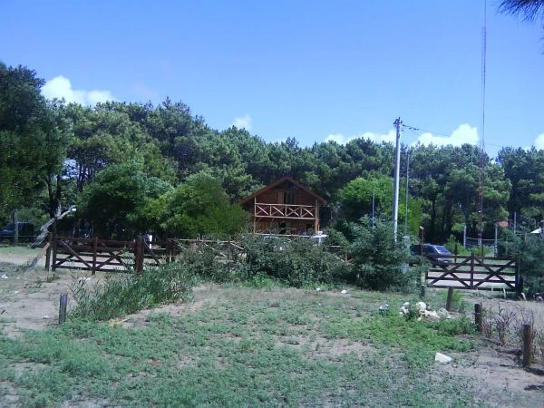 Monoambiente con 2 Platas - Excelente Ubicación - A solo 1 cuadra del mar - amplio parque con forestación  - Cabaña en Nueva Atlantis
