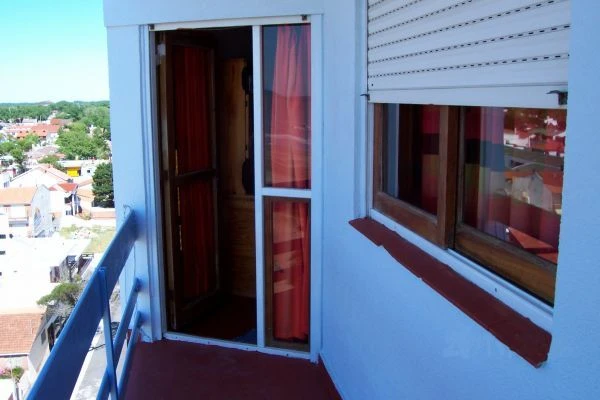 2 Ambientes - Balcon con Vista al Mar - Cochera Opcional - Frente al mar - a 1 cuadra de San Bernardo - Departamento en Mar de Ajó