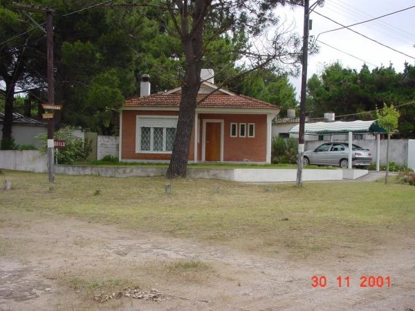 3 Ambientes - Entrada de Auto Techada - A 2 cuadras de la playa - Casa/Chalet en Aguas Verdes