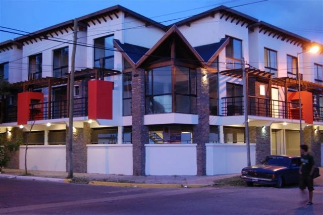 3 Ambientes con Cochera Cubierta - A 1 cuadra de la playa - a 5 cuadras del centro - a 2 cuadras del muelle - Dúplex/Tríplex en Mar de Ajó