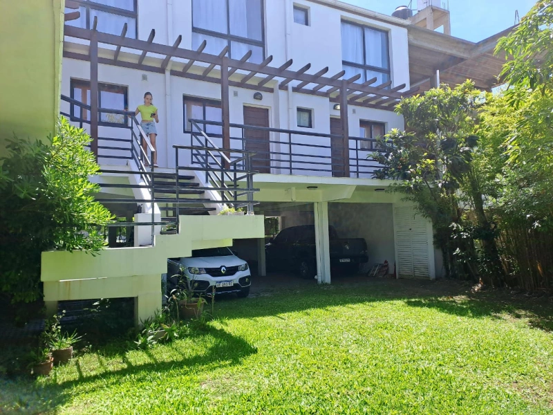 3 Ambientes con Cochera Cubierta - A 1 cuadra de la playa - a 5 cuadras del centro - a 2 cuadras del muelle - Dúplex/Tríplex en Mar de Ajó