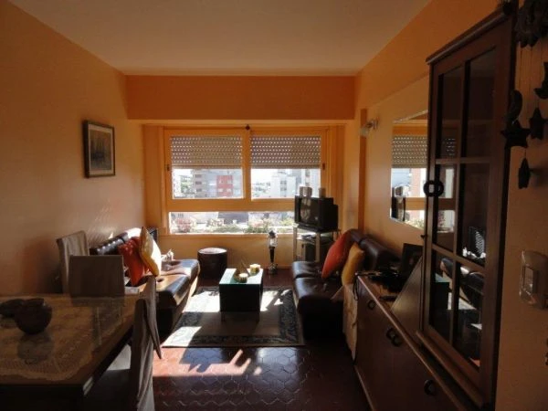 3 Ambientes en 7mo Piso a la Calle - Cochera Cubierta y Fija - A 2 cuadras de la playa La Perla - Departamento en Mar del Plata