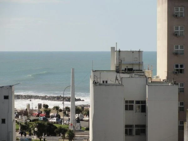 3 Ambientes en 7mo Piso a la Calle - Cochera Cubierta y Fija - A 2 cuadras de la playa La Perla - Departamento en Mar del Plata