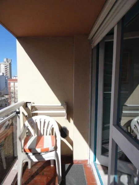 3 Ambientes en 7mo Piso a la Calle - Cochera Cubierta y Fija - A 2 cuadras de la playa La Perla - Departamento en Mar del Plata