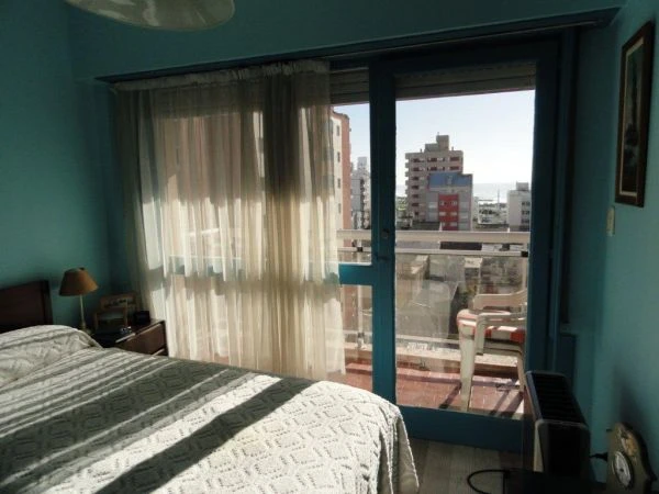 3 Ambientes en 7mo Piso a la Calle - Cochera Cubierta y Fija - A 2 cuadras de la playa La Perla - Departamento en Mar del Plata