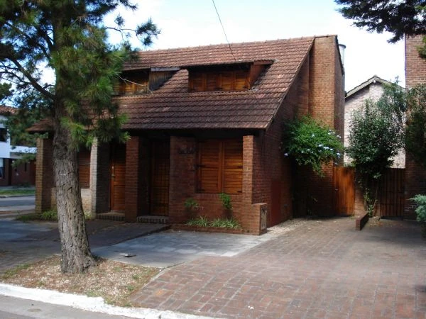 3 Ambientes - Zona Residencial - Entrada de Auto - A 4 cuadras del mar - Dúplex/Tríplex en San Bernardo