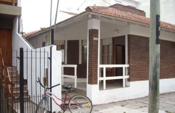 3 Ambientes en Pleno Centro - Patio con parrilla - A 2 cuadras de la peatonal - a 3 cuadras de la playa - Casa/Chalet en San Bernardo